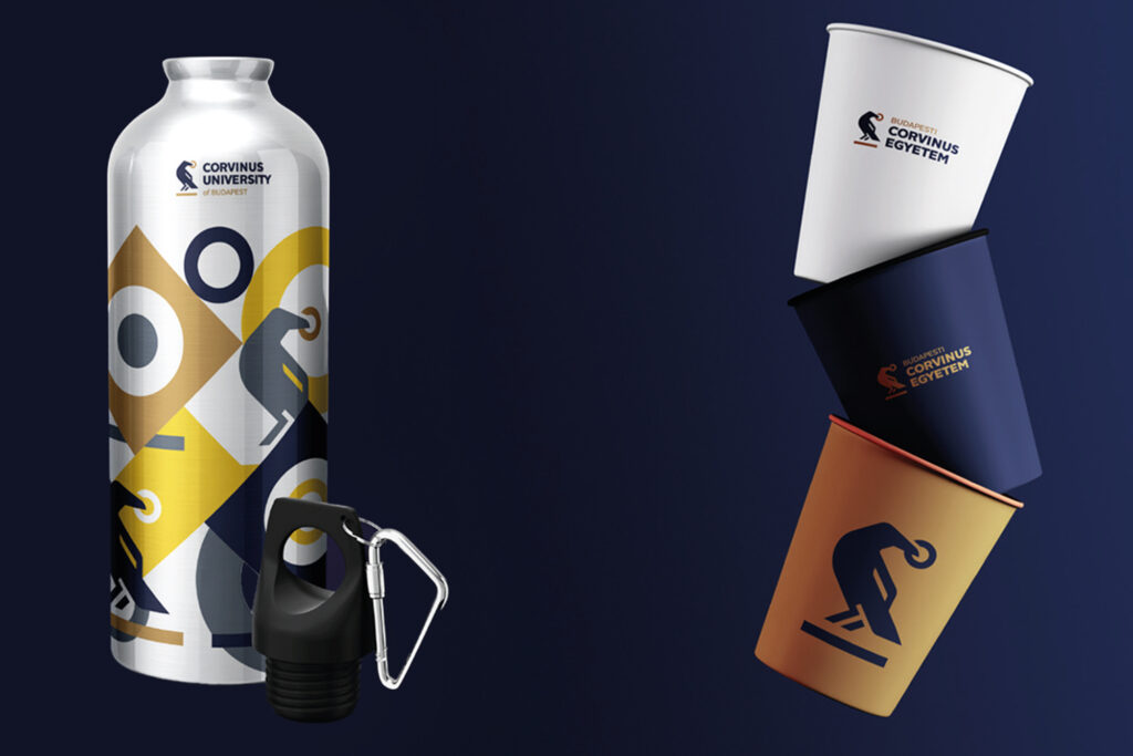 Corvinus logózott kulacs, pohár