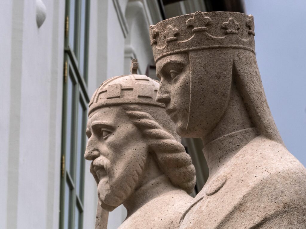 Veszprémi várnegyed szobrok